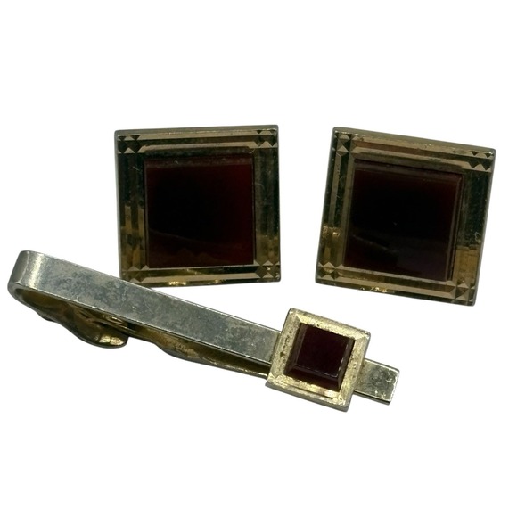 SWANK Other - Swank Cufflinks And Tie Clip Red Accent Center Gold Tone Vintage Square Textured